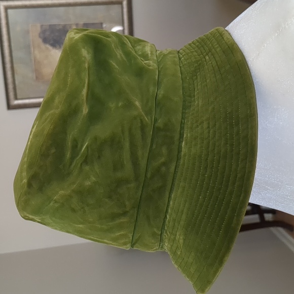 1960s Vintage Green Velvet Bucket Hat Mr. John Classic Paris New York - Picture 2 of 9